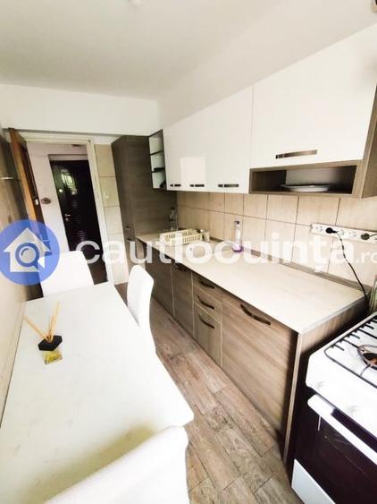 Apartament cu 3 camere decomandat, mobilat în Dristor