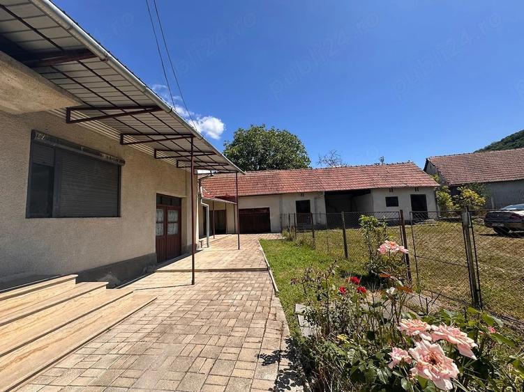 Casă cu 5 camere cu Teren 93 Mp în Vețel