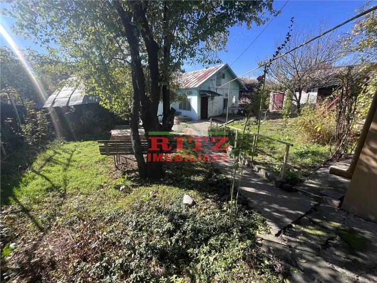 Casă cu 3 camere cu Teren 1623 Mp în Central