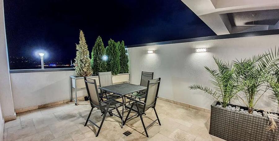 Apartament cu 2 camere de vanzare, Valea Lupului, mobilat - 1