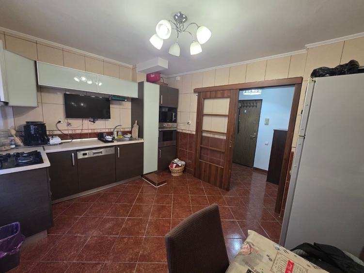 Vitanul nou, chiar pe Foisorului, stradal, bloc reabilitat - 9