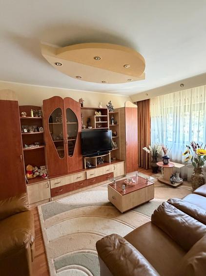 Apartament cu 3 camere decomandat în Mazepa 2