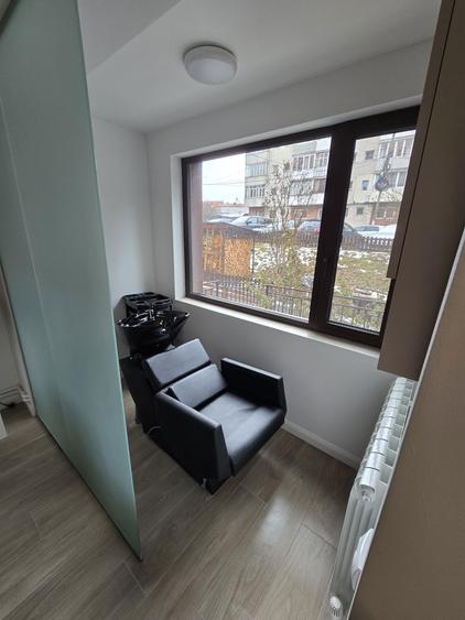 Salon de infrumusetare complet utilat zona centrala - 3