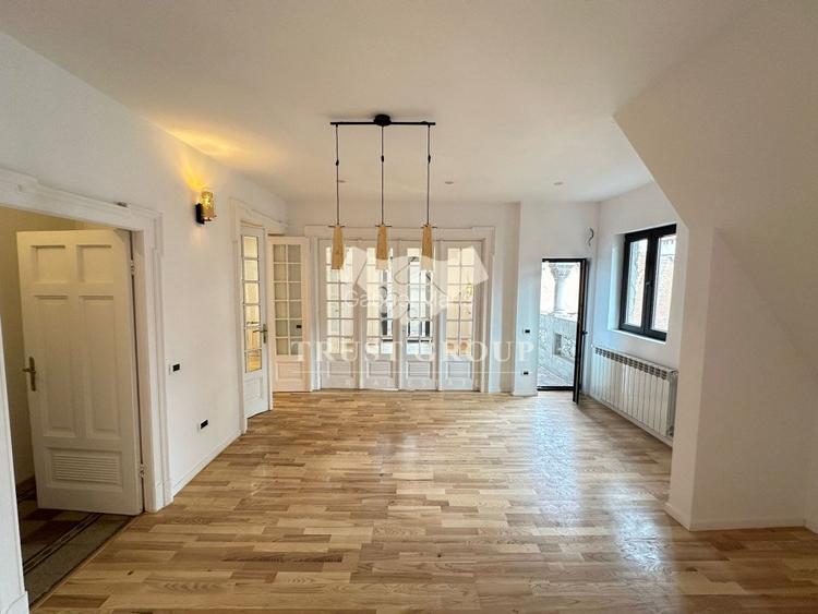 Apartament cu 4 camere decomandat în Romană