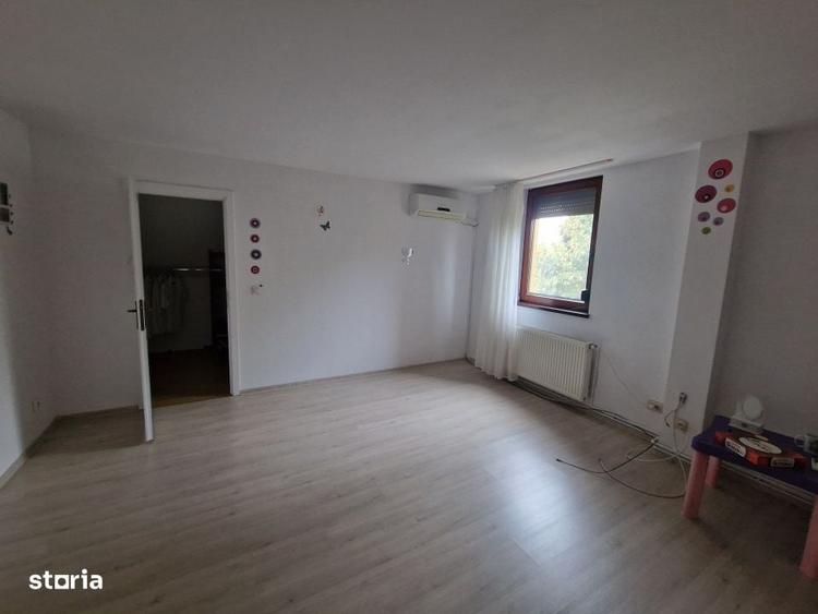 Casă cu 4 camere cu Teren 1500 Mp în Bazoș