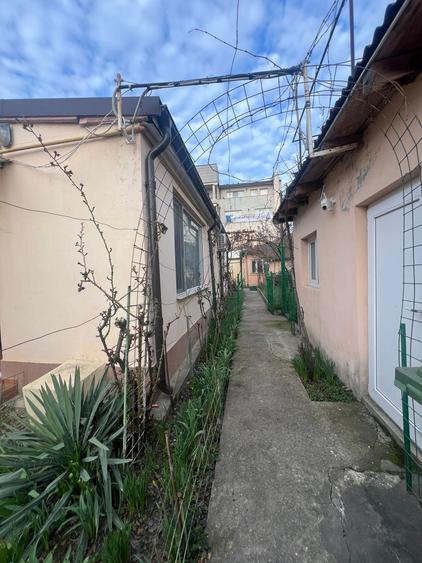 Casa  cocheta , la sol, caramida, teren 386 mp/desch. de 13 m,garaj, 299000 euro - 2