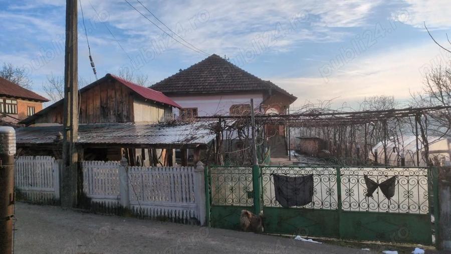 Casa de vanzare cu teren, in centru Rosia de Amaradia, Gorj - 10