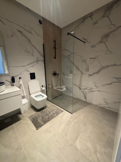 Duplex cu 7 camere cu Canalizare în Voluntari