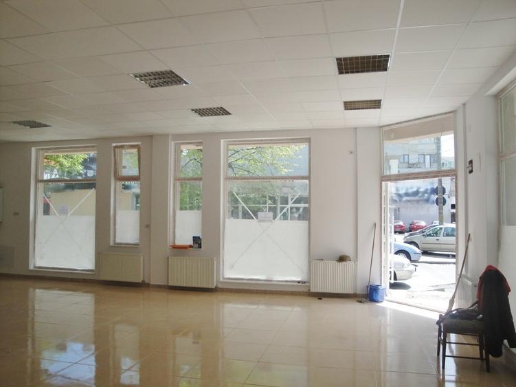 Centru - Spatiu stradal, 99 mp, cu vad comercial, ideal pentru farmacie - 2