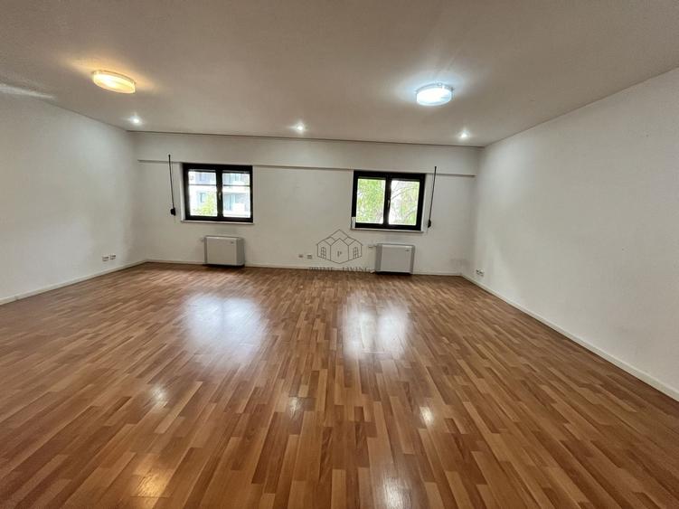 VILA CU 5 CAMERE LA INCHIRIERE PE MALUL LACULUI STRAULESTI - 4