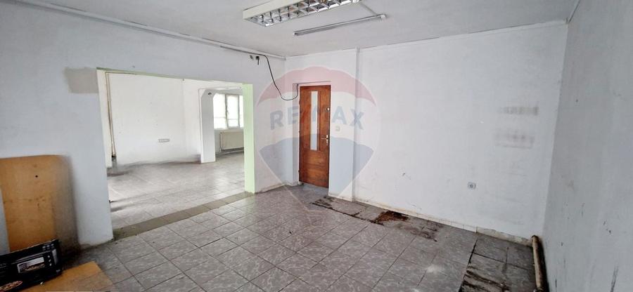 Spatiu comercial locatie ideala pentru multiple activitati - 3