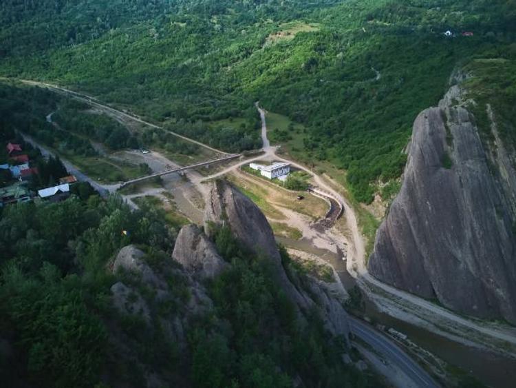 Teren chiar lângă râu 2700 mp la 1 km de pastravaria Doftana 4 km de Paltinu - 9