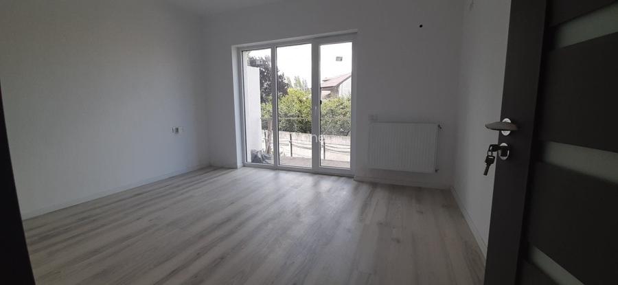 Apartament cu 3 camere semidecomandat în Militari