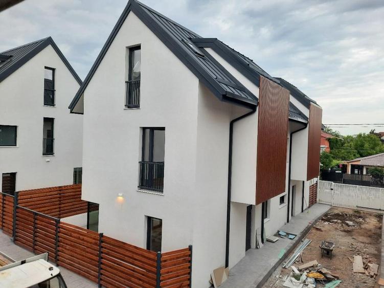 Fara Comision in Complex Rezidential casa cu 5 camere 3 bai P+1+M la cheie sect1 - 4