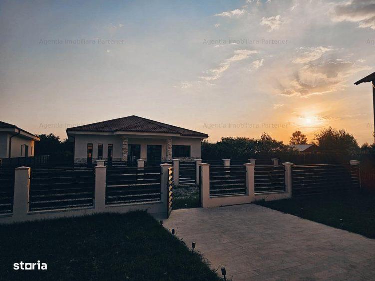 casa / vila Stefanesti , La Cheie'' , finisaje + pozitie DEOSEBITA ! - 1