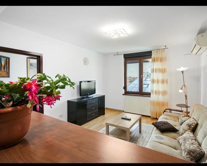 Apartament cu 2 camere semidecomandat, mobilat în P-ța Universității