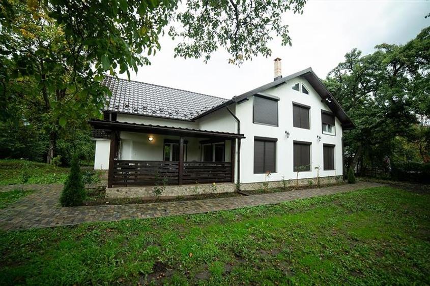 De vanzare 2 vile deosebite cu activitate hoteliera in zona turistica din jud. M - 2