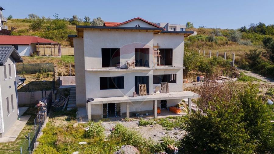 VIlă la Cheie de vânzare, 5 camere,  în Iași zona Mănăstirea Bucium - 9