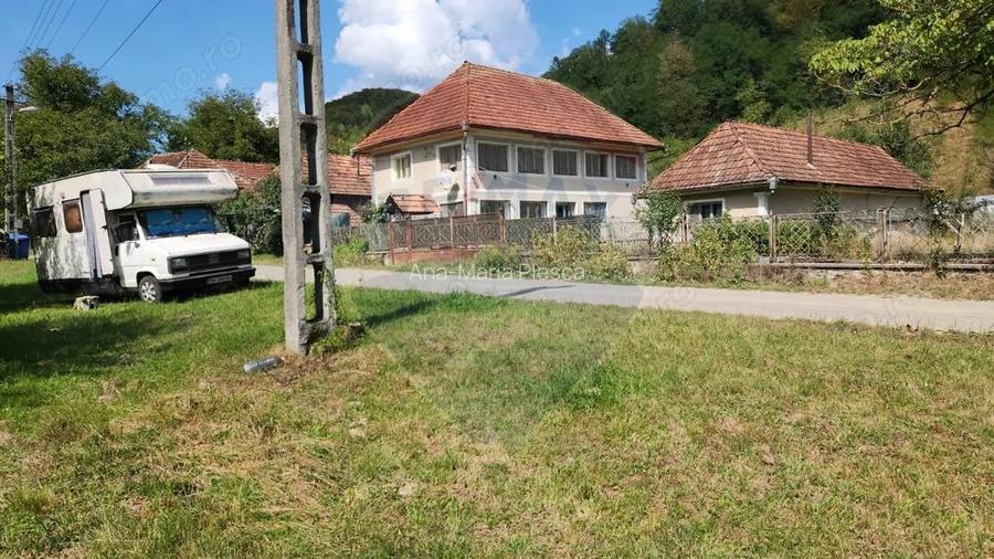 Casa langa parau-sat Brusturi, com. Halmagiu