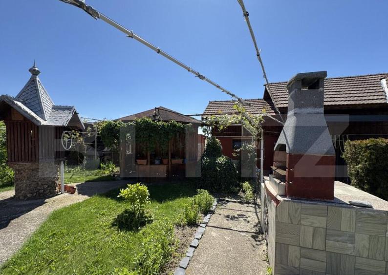 Casa plan parter cu 4 camere, 160 mp si 13000 mp teren, zona - 5