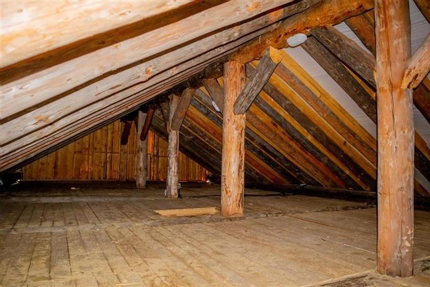 Casa din lemn rotund (Izvoru Muresului, str. Garii) - 20