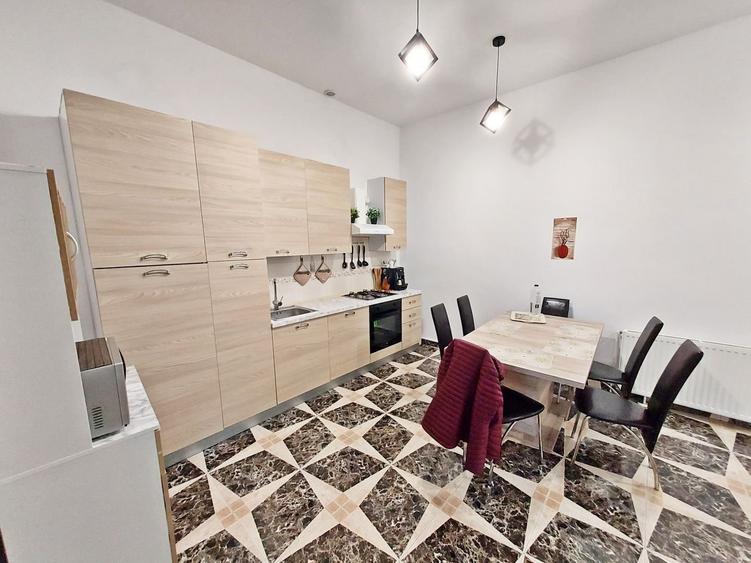 Apartament 3 camere, boxa, pod, parcare, Centru,  zona B-dul Eroilor - 12