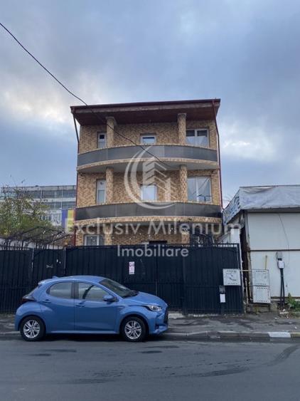 Casă individuală cu 5 camere cu Canalizare în Barbu Văcărescu