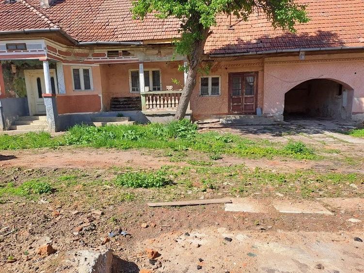Casă cu 4 camere cu Teren 2000 Mp în Gura Văii