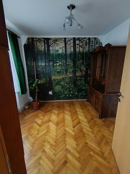 Apartament cu 4 camere semidecomandat, mobilat în Săsar