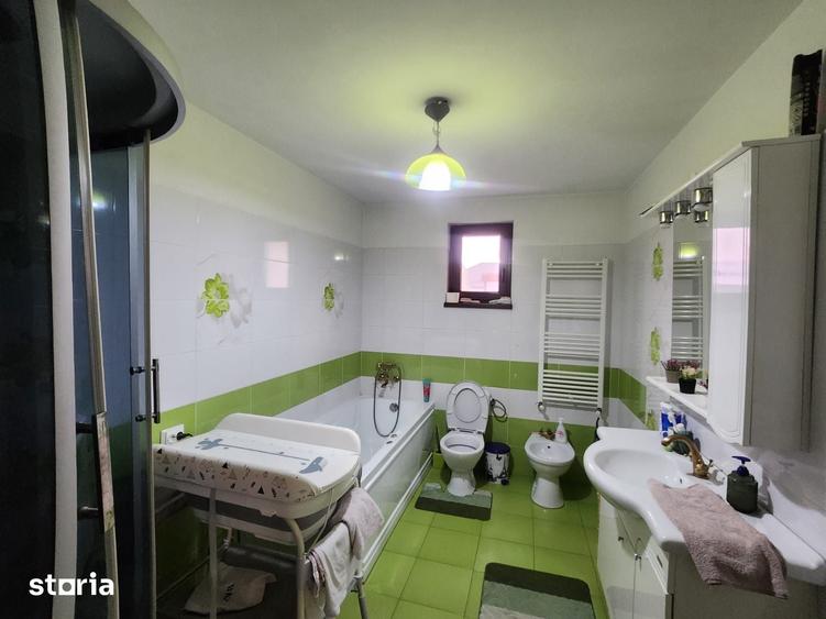 Casă cu 4 camere cu Teren 1000 Mp în Șerbănești