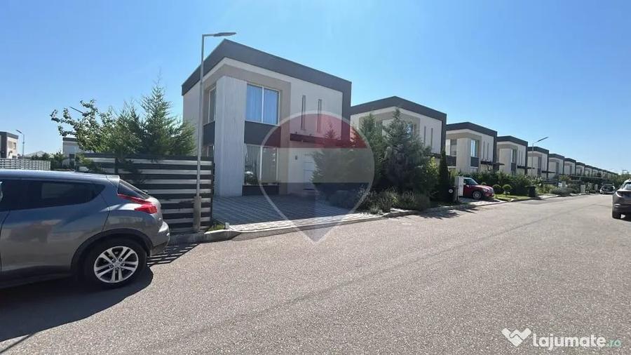 Casă cu 4 camere cu Teren 450 Mp în Tamași