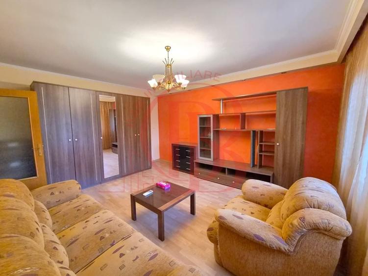 Apartament cu 3 camere decomandat, mobilat în Vitan