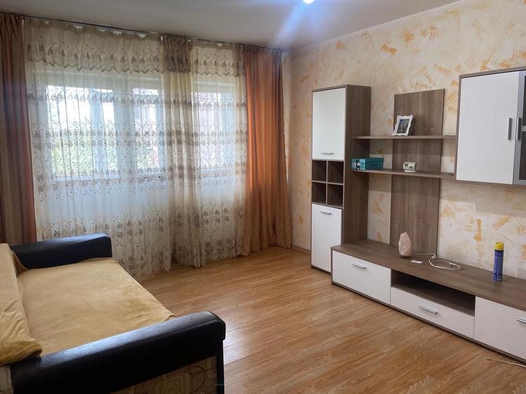 Apartament cu 2 camere decomandat în 1 Mai