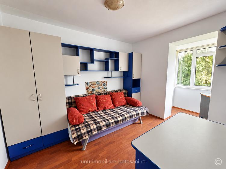 Apartament cu 4 camere decomandat în Central