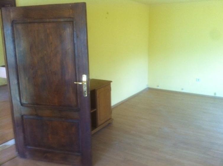 Casă individuală cu 6 camere cu Teren 1617 Mp în Periferie