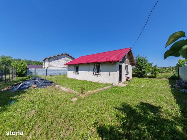 Casă cu 3 camere nedecomandat în Izvoare