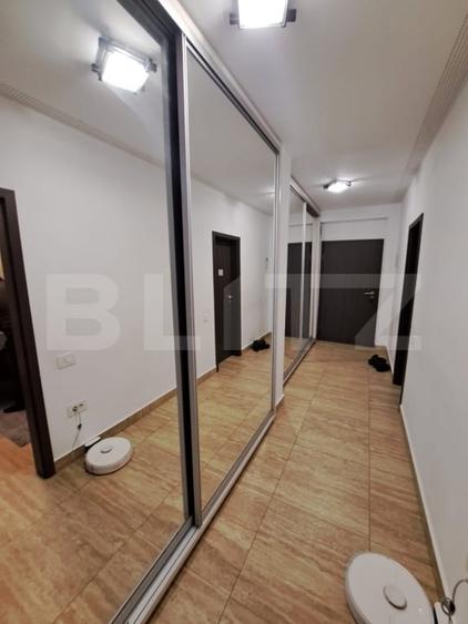 Penthouse cu 3 camere decomandat, mobilat în Central