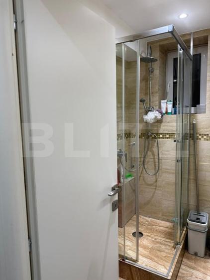Apartament cu 3 camere semidecomandat, mobilat în Ultracentral
