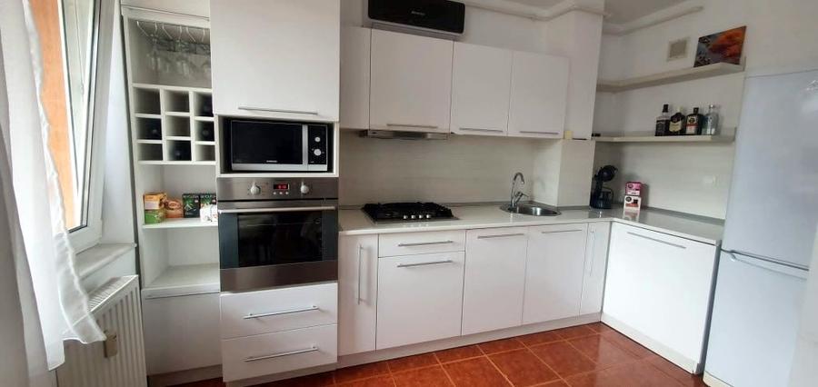 Apartament cu 3 camere semidecomandat, mobilat în Mărăști — fotografia 1