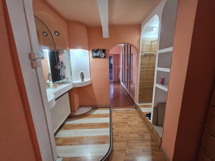 Apartament cu 3 camere decomandat în Siderurgiștilor