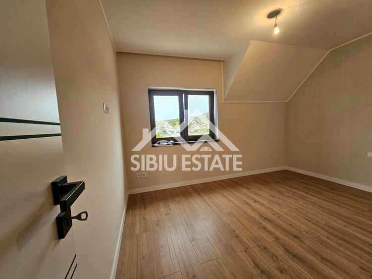 Duplex cu 4 camere cu Canalizare în Șura Mare