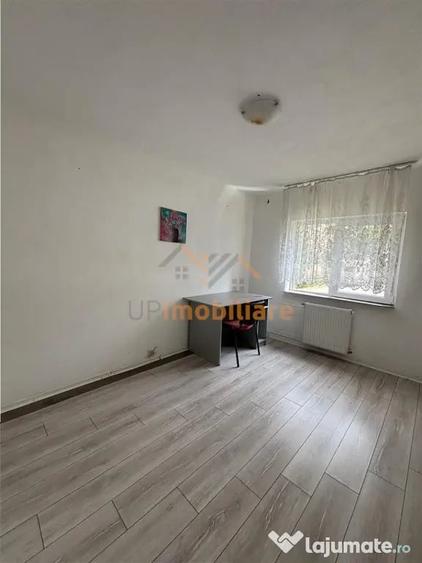 Apartament cu 3 camere decomandat în Decebal