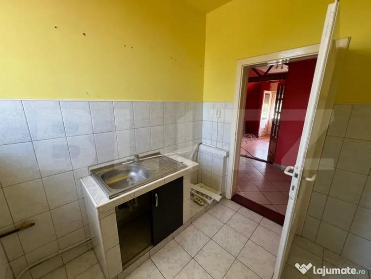 Casă cu 6 camere cu Teren 1032 Mp în Central