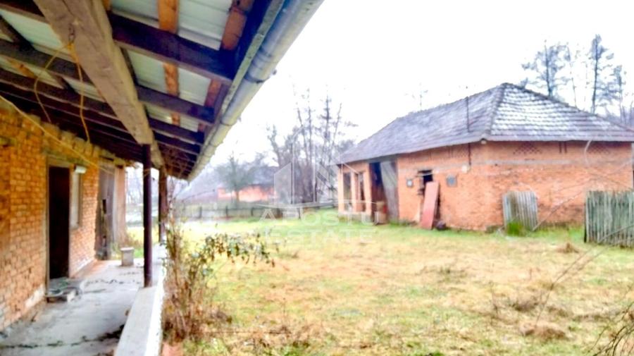 Casă individuală cu 6 camere cu Canalizare în Măgulicea