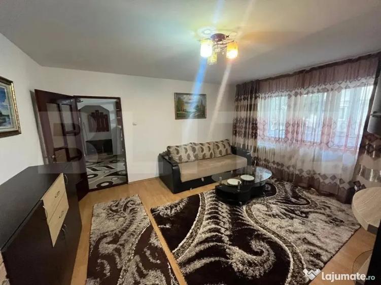 Apartament cu 3 camere semidecomandat în Decebal