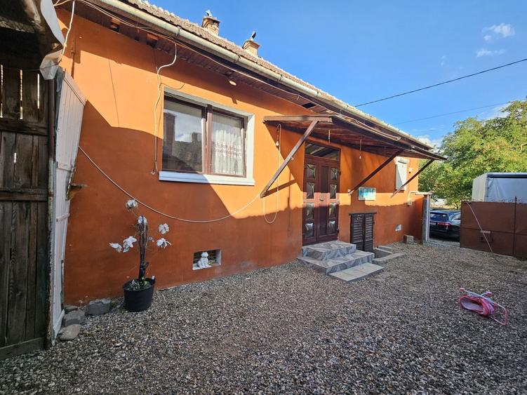 Casă cu 4 camere în Dobârca