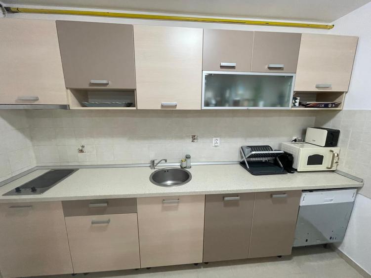 Apartament cu 3 camere decomandat, mobilat în Central