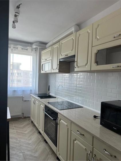 Apartament cu 3 camere decomandat în Lotus