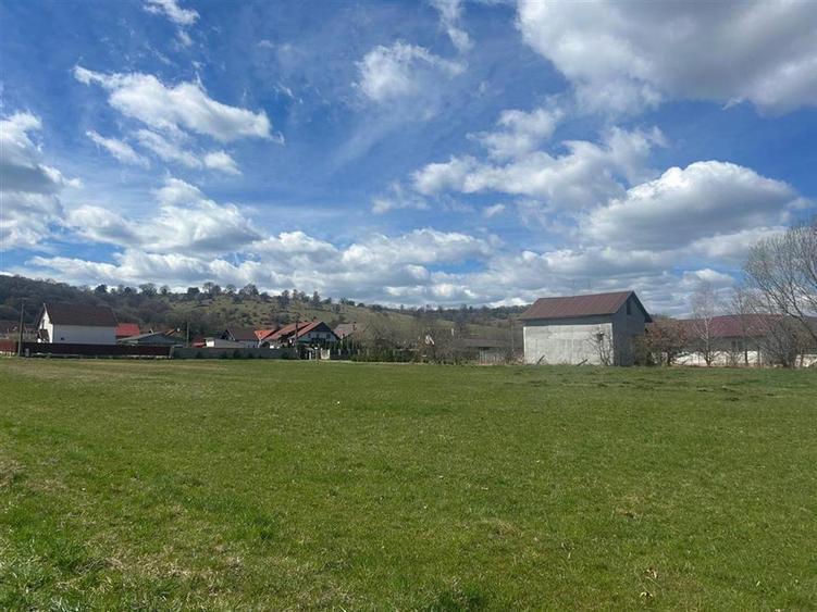 Teren Construcții intravilan de 400 mp, în Vâlcele