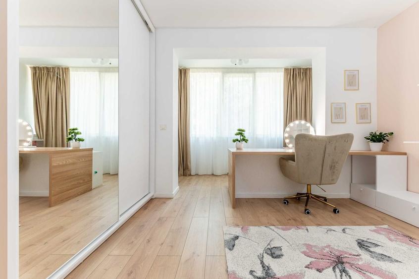 Apartament cu 4 camere decomandat, mobilat în Plopilor